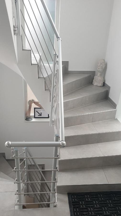 Apartments & Moeblierte Zimmer In Kahl Am Main, Kontaktloser Self Check-In, W-Lan, Schreibtisch, Duschbad, Kuechenzeile, Pkw-Plaetze Kültér fotó