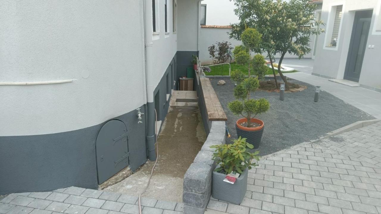 Apartments & Moeblierte Zimmer In Kahl Am Main, Kontaktloser Self Check-In, W-Lan, Schreibtisch, Duschbad, Kuechenzeile, Pkw-Plaetze Kültér fotó