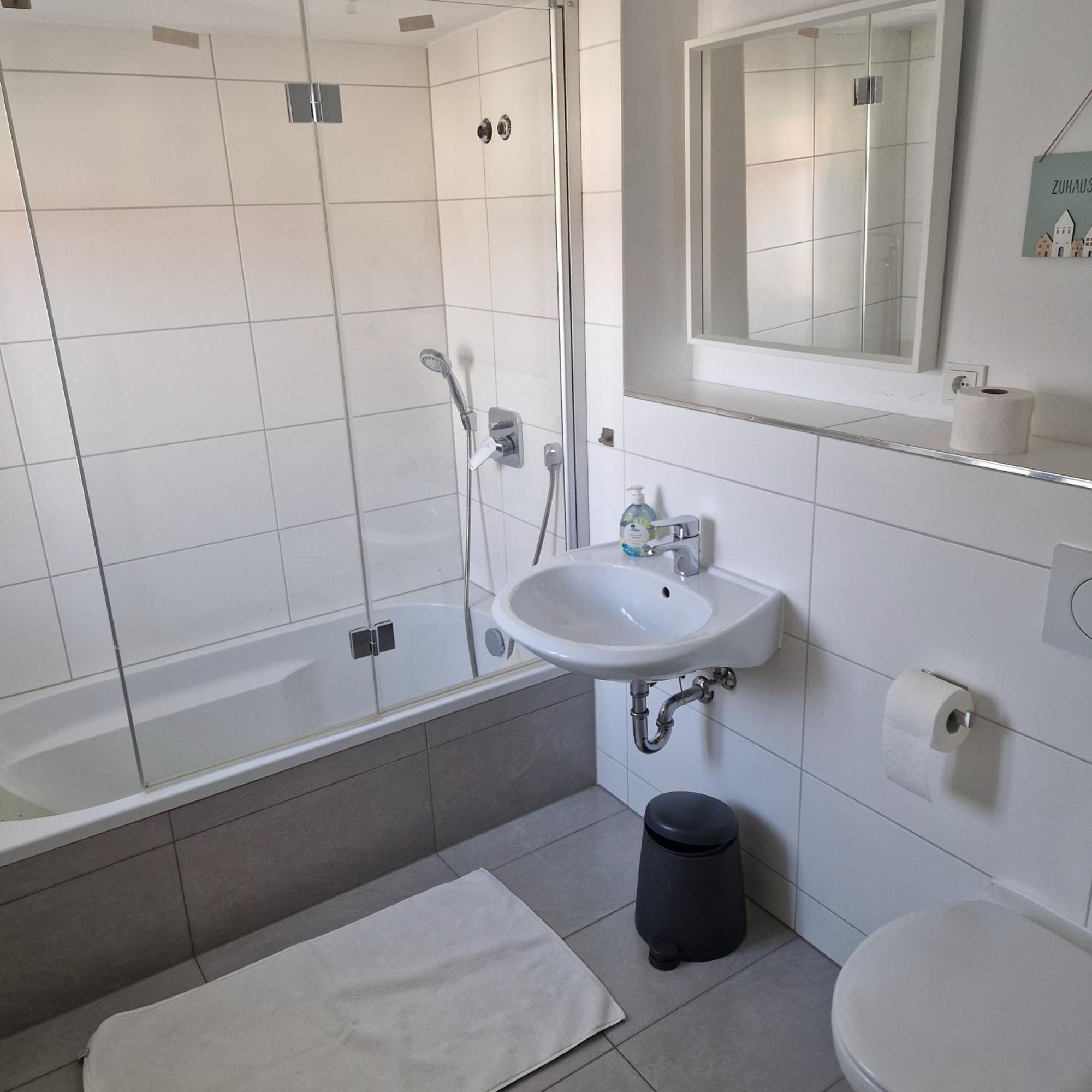 Apartments & Moeblierte Zimmer In Kahl Am Main, Kontaktloser Self Check-In, W-Lan, Schreibtisch, Duschbad, Kuechenzeile, Pkw-Plaetze Szoba fotó
